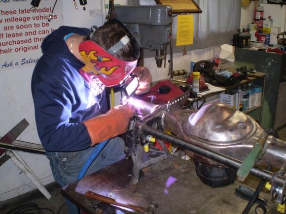 Matt welding the four link on the narrowed ford 9'.