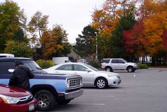 More fall in the carpark at Niagara Fals