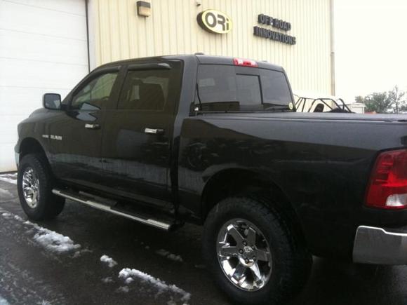 4" Rough Country and 35" Terra Grapplers.