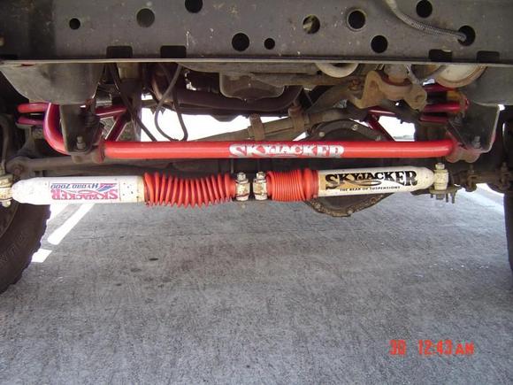 DUAL STEERING STABILIZERS WITH RED DUPLICOLOR BRUSH ON BRAKE CALIPER PAINTED SWAY BAR