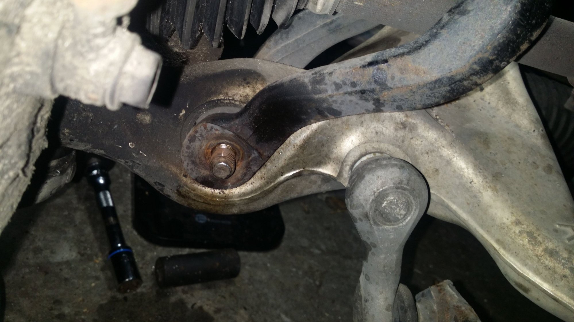 Spinning bolt for shock to lower control arm 07 35x G35Driver