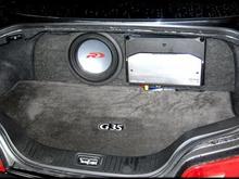 10&quot; Alpine Type R Sub and Kenwood Amp.
Bumps good enough for me:D