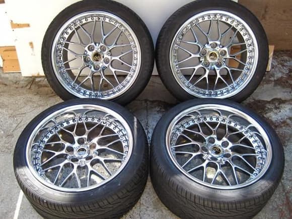 Enkei Aegis.  18x9.5 front, 18x10 rear.  Need to clean them up a little and then they are going on the 07!