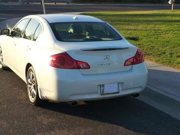 G35X Rear. In the rear, the refined, evolutional L-shaped LED taillights express the G heritage and the Infiniti design identity. The trunk lid is accented by chrome trim integrated like a spoiler, while prominent chrome dual exhaust outlets complete the sporty appearance.