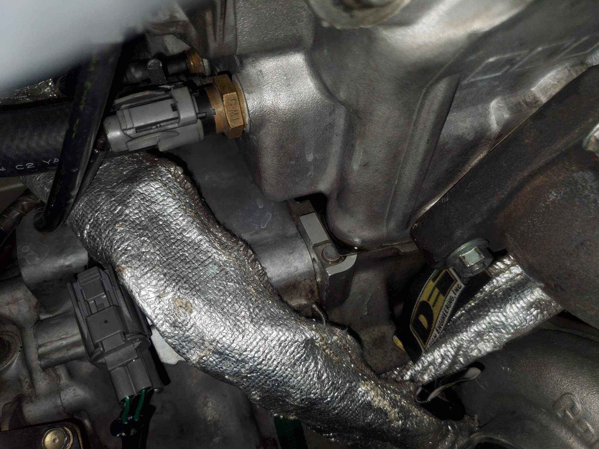 Newly assembled engine has small oil leak between head and block in the