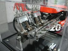 800pxOvalpiston