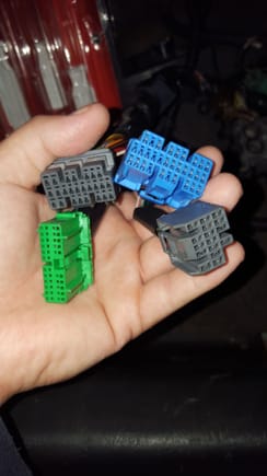 This is all the plugs for the harness that I'm not sure of. The grey plug by the green is the one that should fit in "a" port but doesnt. The blude plug fits in "c" and the grey plug to far right fits in port "d" of my odb2a ecu
