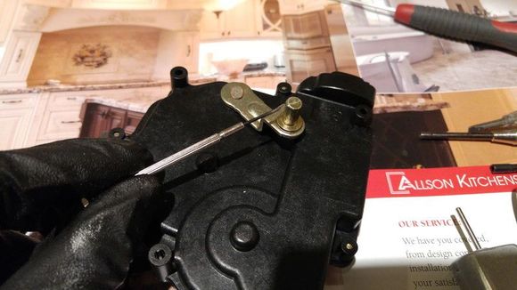 Apply 12V power again and ensure this latch turn from right to left.  Push it back to right to repeat the test if needed