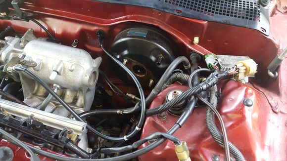 Just a heads up, if you have a d16 with a y8 manifold in a crx, cut that ear off the end of the intake manifold to get your old brake booster out or you are going to cuss alot 😠😡😅😅