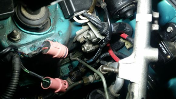 This is what seemingly feeds the rears? Looks like a prop valve but smaller and only 2 in 2 out..almost like just a coupler but but not 100% sure