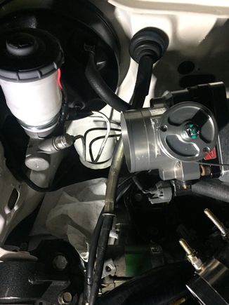 Here’s my issues I’m running into. I can’t seem to get anything to fit in this area. I guess that’s why you don’t see these manifolds on a rhd chassis