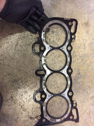 As you can see the headgasket was pretty blown 