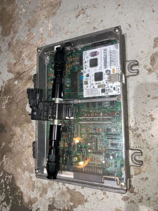 Hondata s300 v3 woo! Did I mentioned? I had accidentally purchased a stolen ecu.. had some weed situation, I contacted the person it was stolen from on my own, offered to give him his stolen stuff.. who am into keep it from him. I sent it, dude didn’t even pay shipping! I asked him for shipping money only after he got it. Ice cold. Anyways

This ECU has Boost by gear components installed, and COP hardware. 