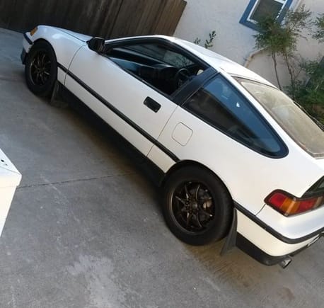 This is Snow White v2. A bone stock Rhd crx. I've taken my suspension and wheels off my hatch and put them on here. It's on d2 full coilovers. Sitting on volk racing wheels on 205/50 nitto neo gen tires