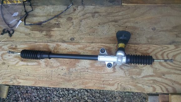 Boots came in forcthe manual rack&pinion so installed them and gave it a cleaning.