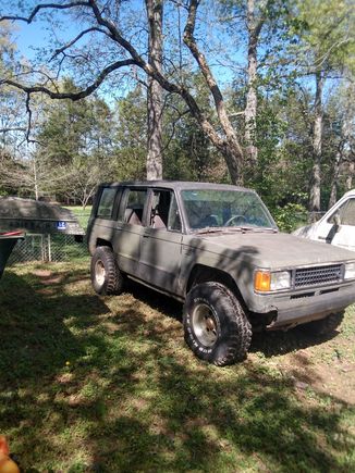 This is my girl.  A 90 Trooper 2 with a 2.6 Through all of this we bonded quite a bit. You could say I've really gotten to know my rust bucket