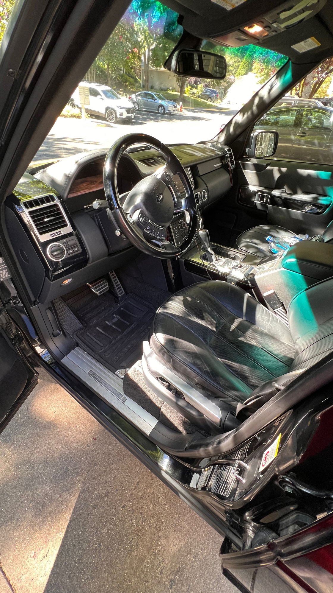 2011 Land Rover Range Rover - 2011 Range Rover Supercharged - Used - VIN SALMF1E46BA338140 - 103,000 Miles - 8 cyl - 4WD - Automatic - SUV - Black - Reston, VA 20194, United States