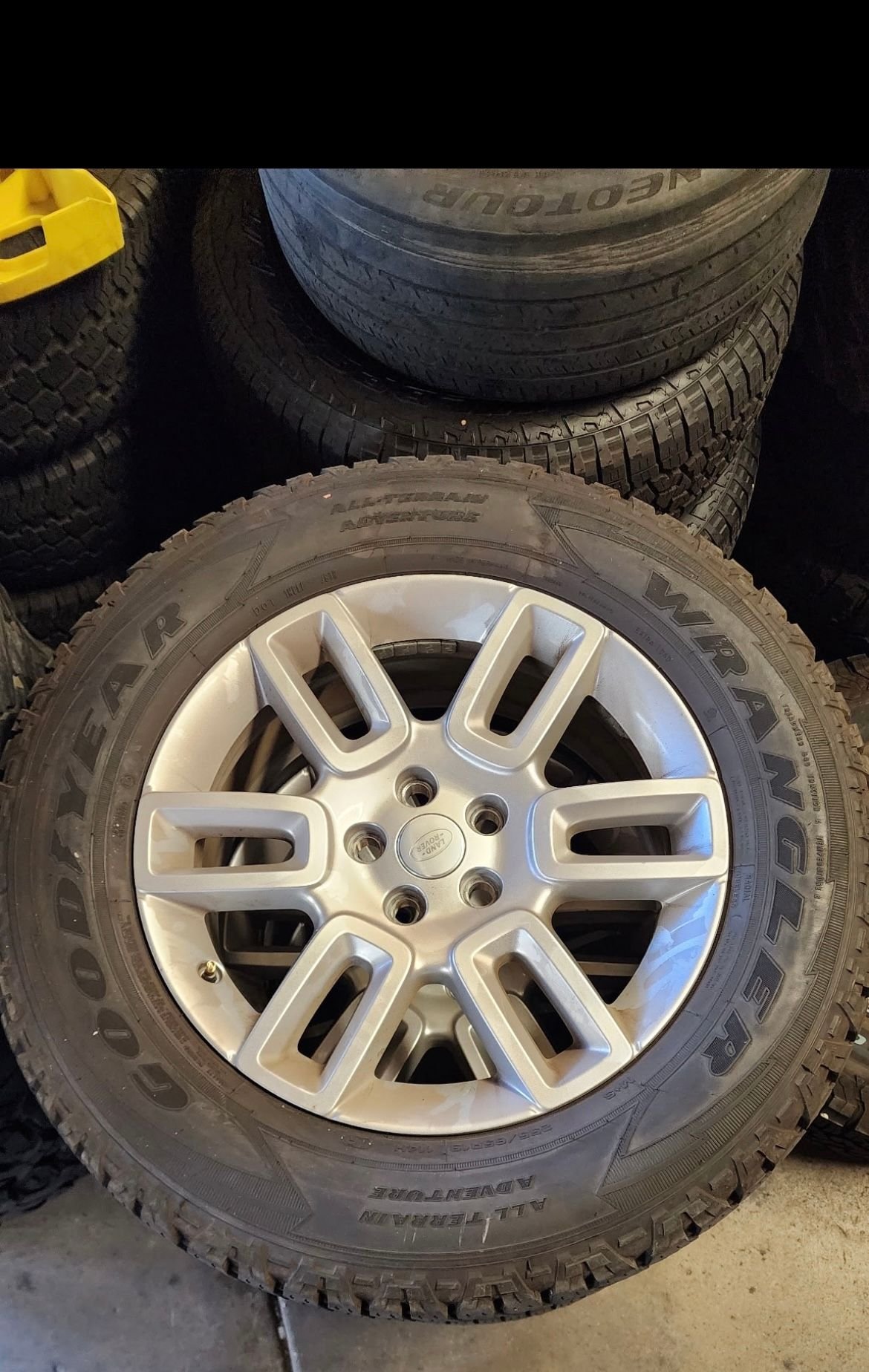 Wheels and Tires/Axles - Land Rover rims and tires Set of 5( price 1600$ cash preferred ) - Used - All Years  All Models - Camarillo, CA 93012, United States