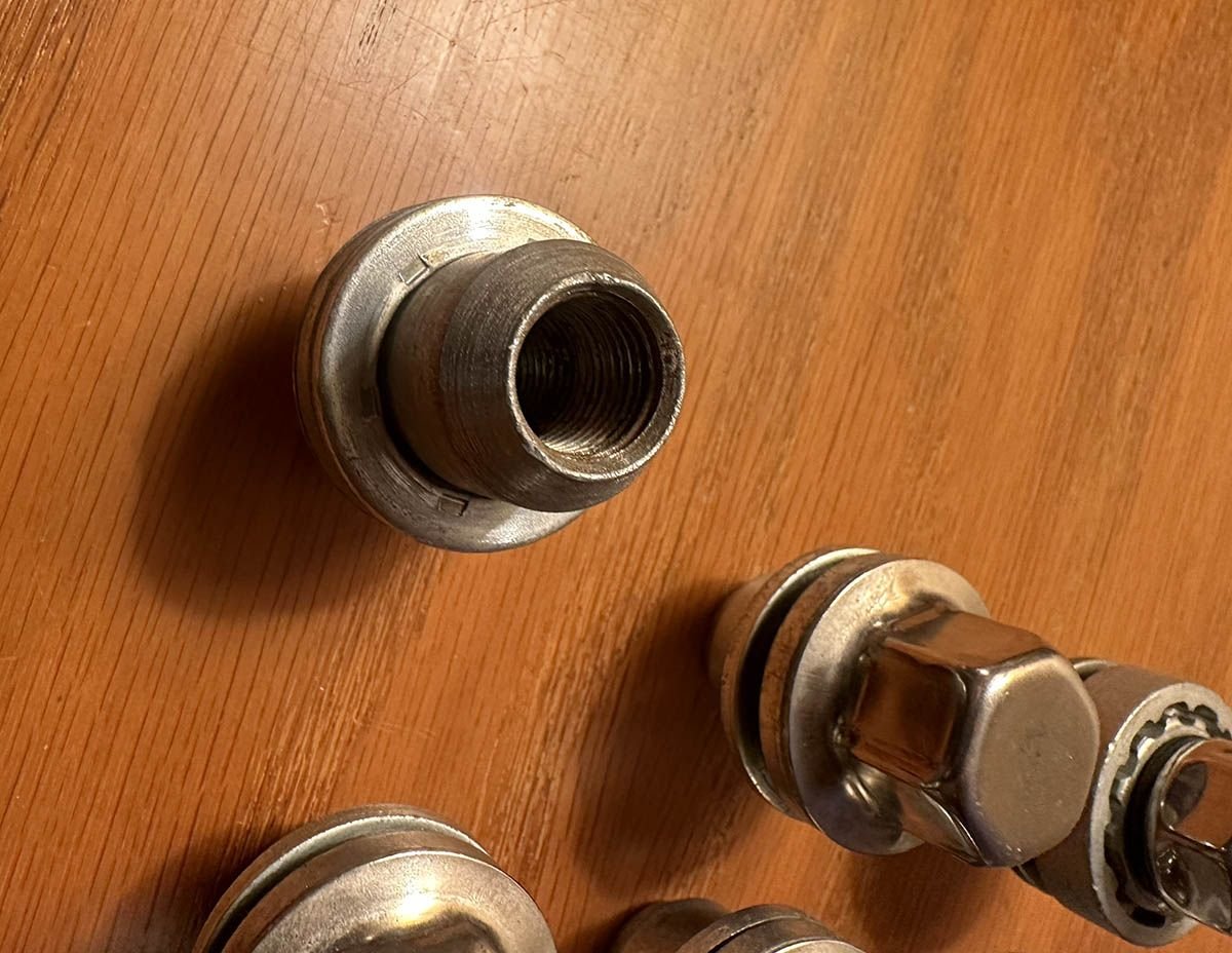 Wheels and Tires/Axles - Land Rover Defender and Others: Lug Nuts, Locking Lug Nuts and Key Nut - New - 0  All Models - Flagstaff, AZ 86004, United States