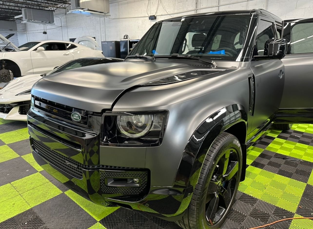 Wheels and Tires/Axles - Land Rover Defender Factory OEM 22" set 5 Gloss Wheels, Tires, carbon fiber interior - New - 2020 to 2024 Land Rover Defender 110 - Boca Raton, FL 33496, United States