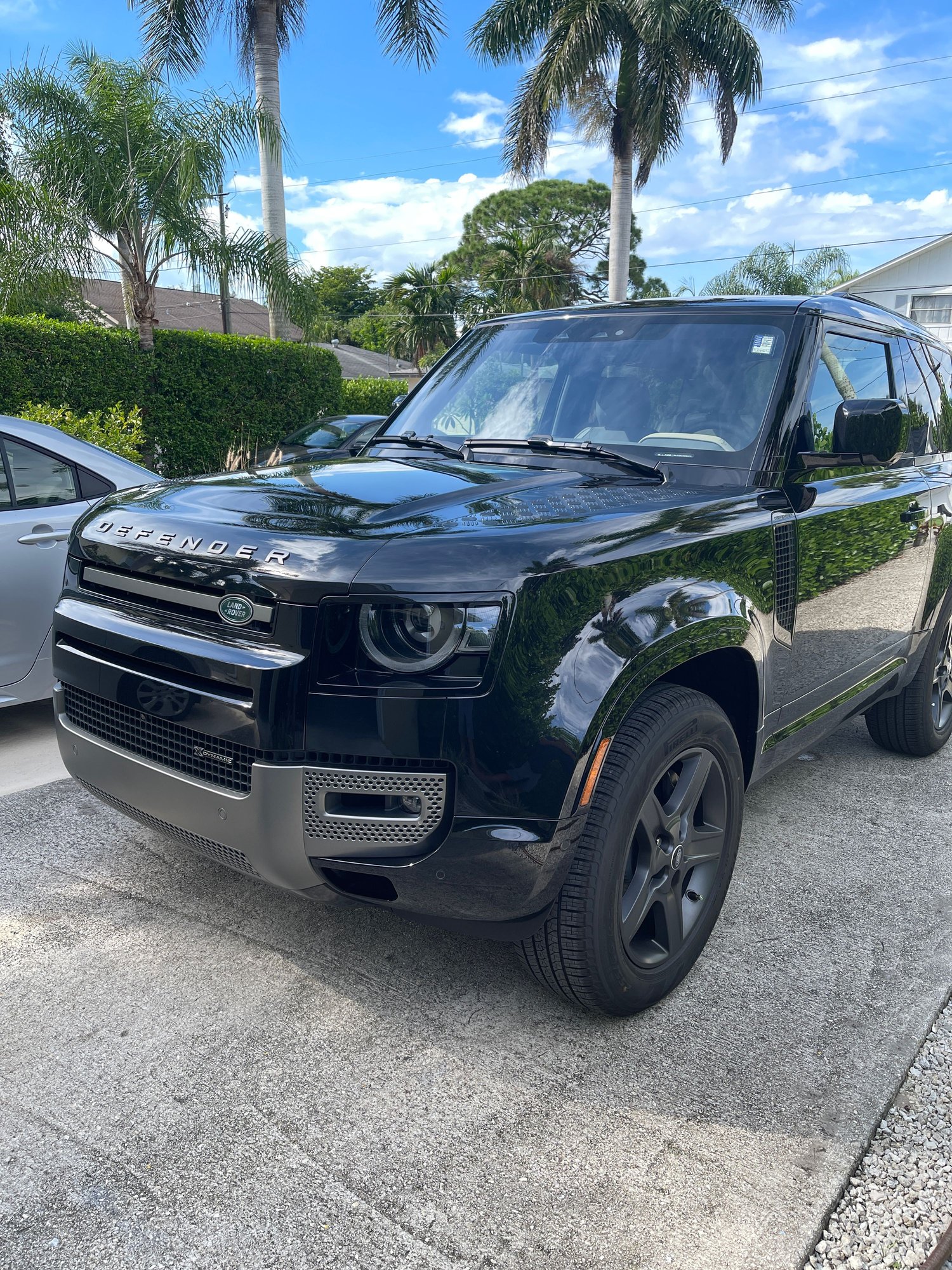 2022 Land Rover Defender - 2022 Defender 90 X-Dynamic SE - Used - VIN SALE26RU4N2084272 - 4,700 Miles - 6 cyl - 4WD - Automatic - SUV - Black - Naples, FL 34110, United States