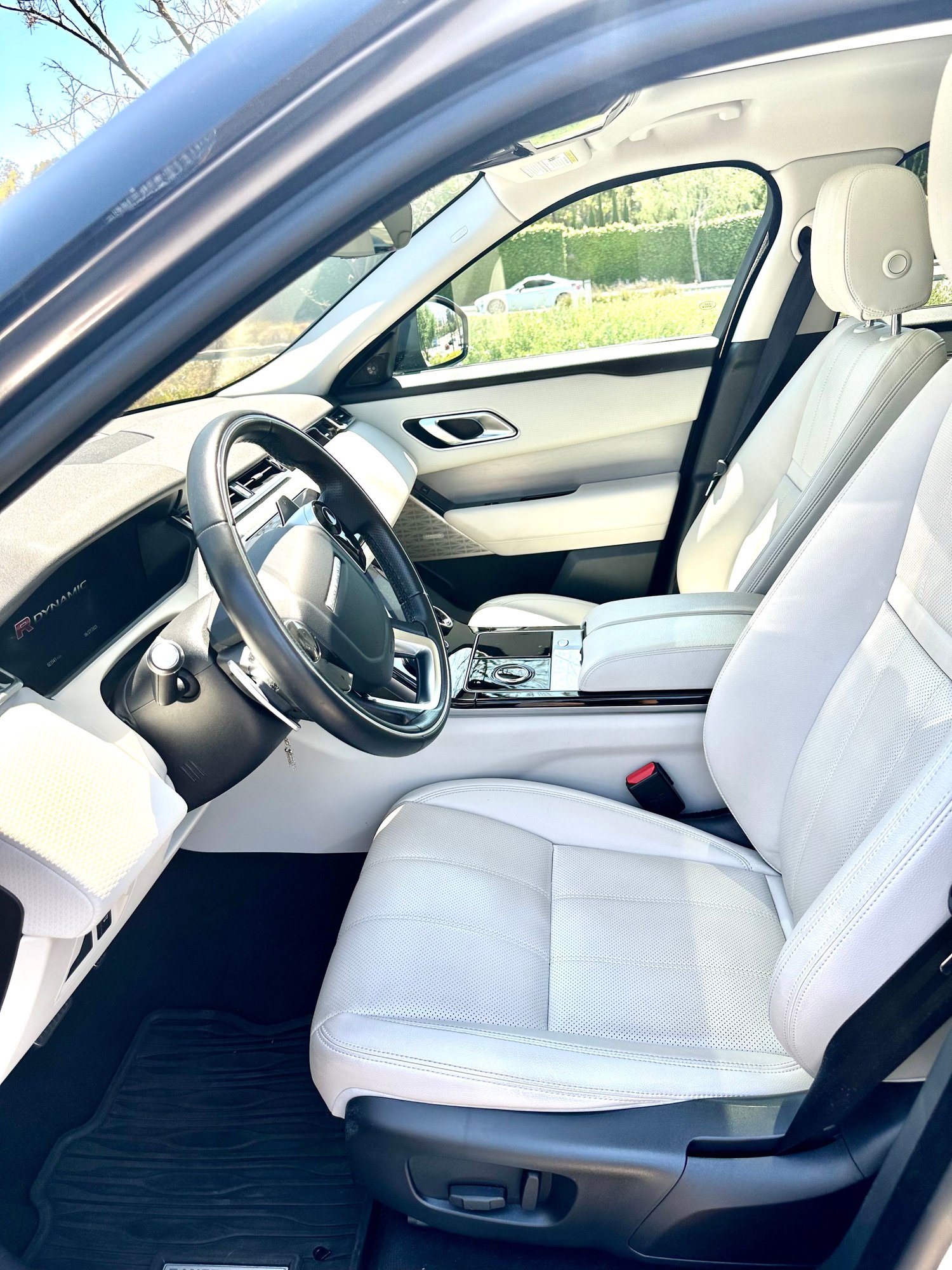 2019 Land Rover Range Rover Velar - Excellent 2019 Range Rover Velar 250 R Dynamic - Used - VIN SALYL2EX4KA215527 - 25,000 Miles - 6 cyl - 4WD - Automatic - SUV - Gray - Irvine, CA 92618, United States