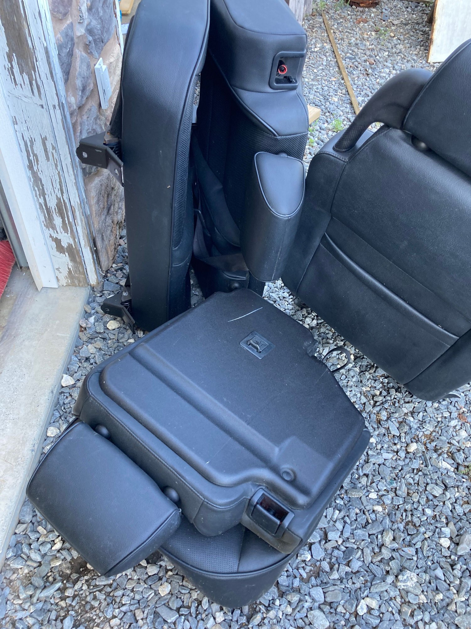 Interior/Upholstery - Black Disco II seats - Used - 2003 to 2004 Land Rover Discovery - Forest, VA 24551, United States