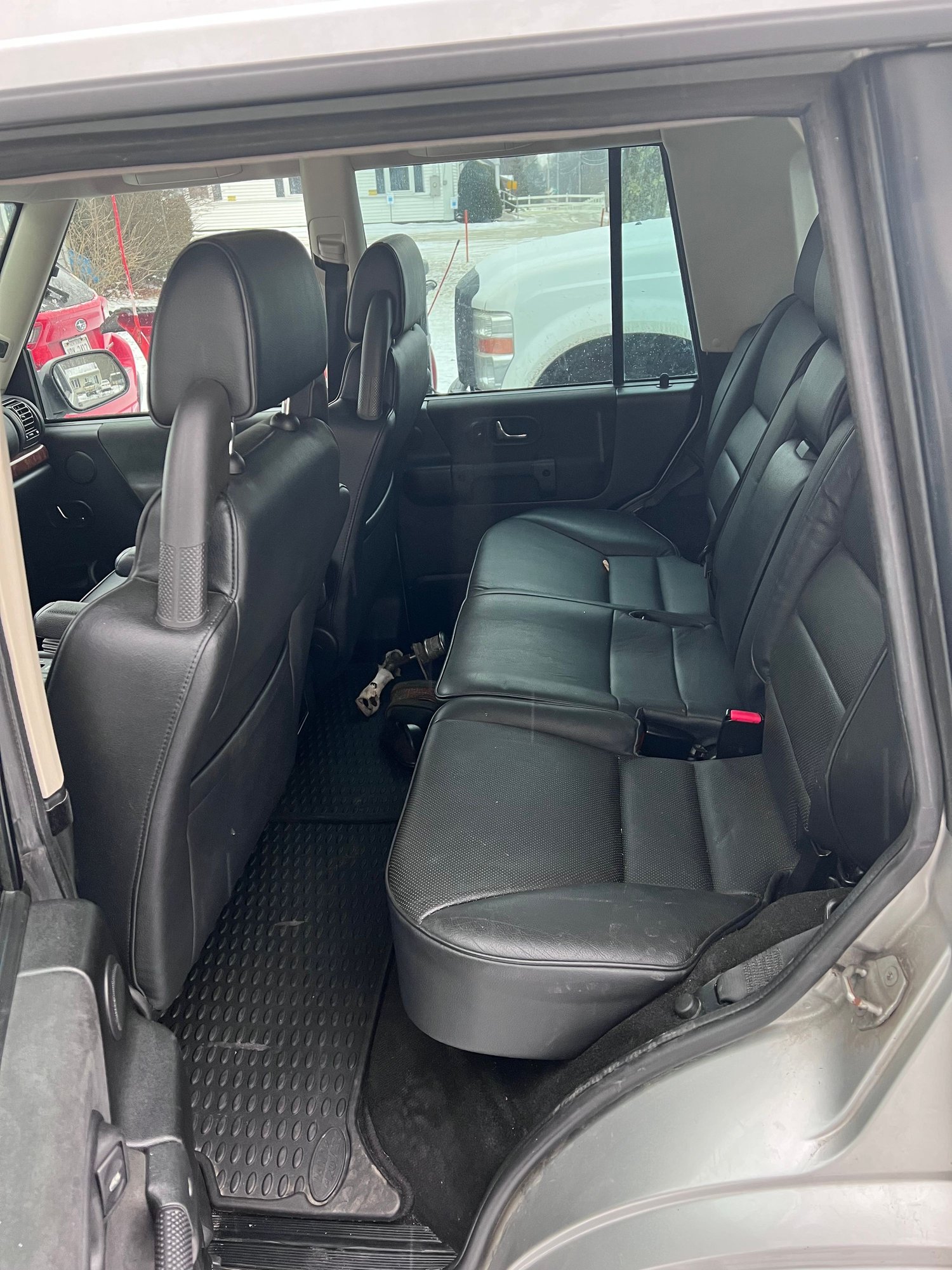 2004 Land Rover Discovery - 2004 Land Rover Discovery (Blown Head Gasket) - Used - VIN SALTW19424A86 - 87,000 Miles - 8 cyl - AWD - Automatic - SUV - Silver - Ganesvoort, NY 12831, United States