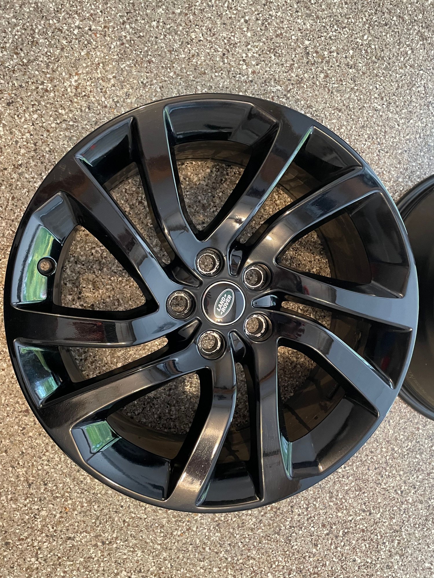 Wheels and Tires/Axles - 20” Black Disco V Wheel Set - Used - 2017 to 2021 Land Rover Discovery - West Chester, PA 19382, United States