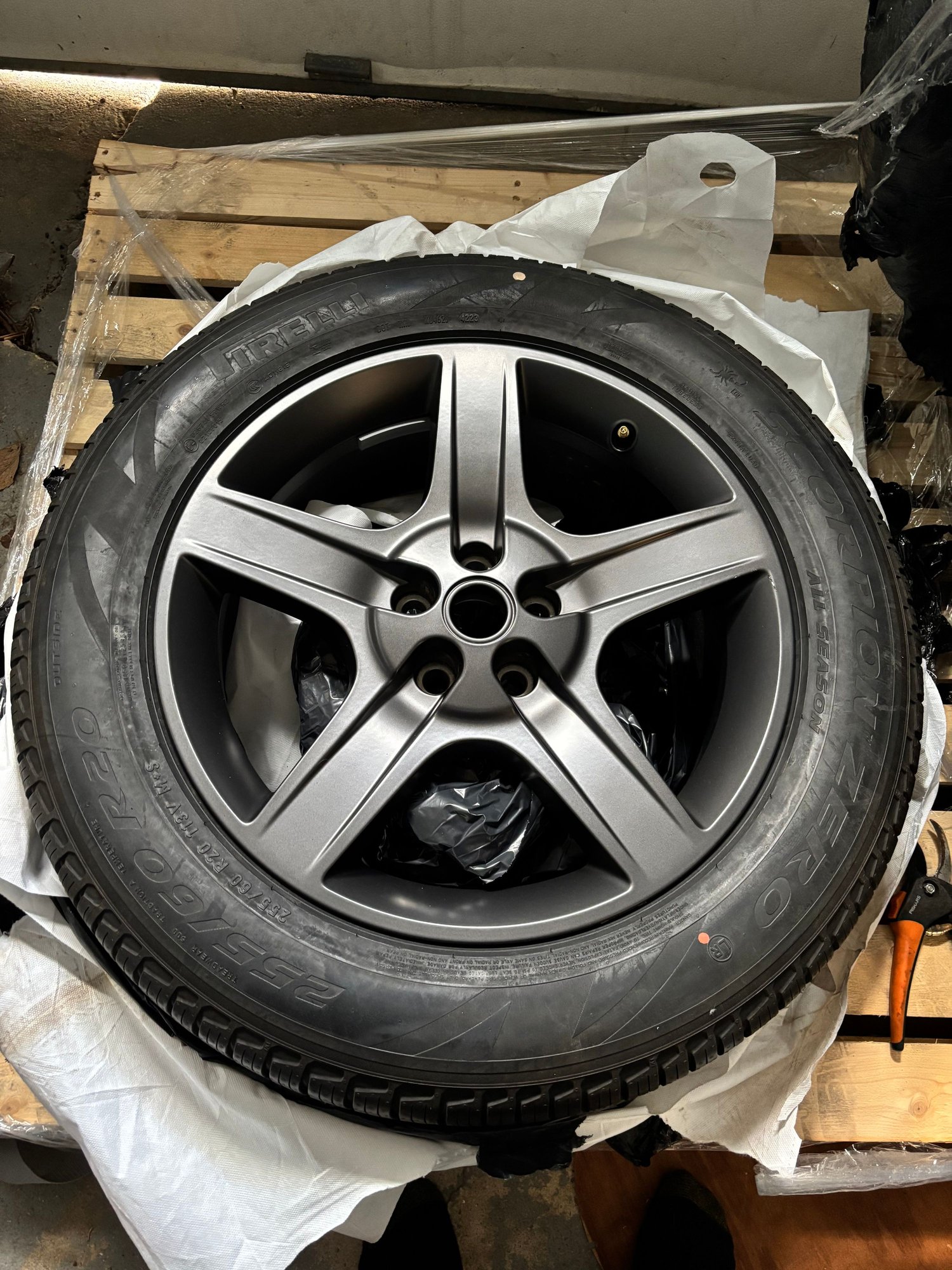 Wheels and Tires/Axles - Brand new scorpion zero tires for 20in wheels - New - -1 to 2026  All Models - Mamaroneck, NY 10543, United States