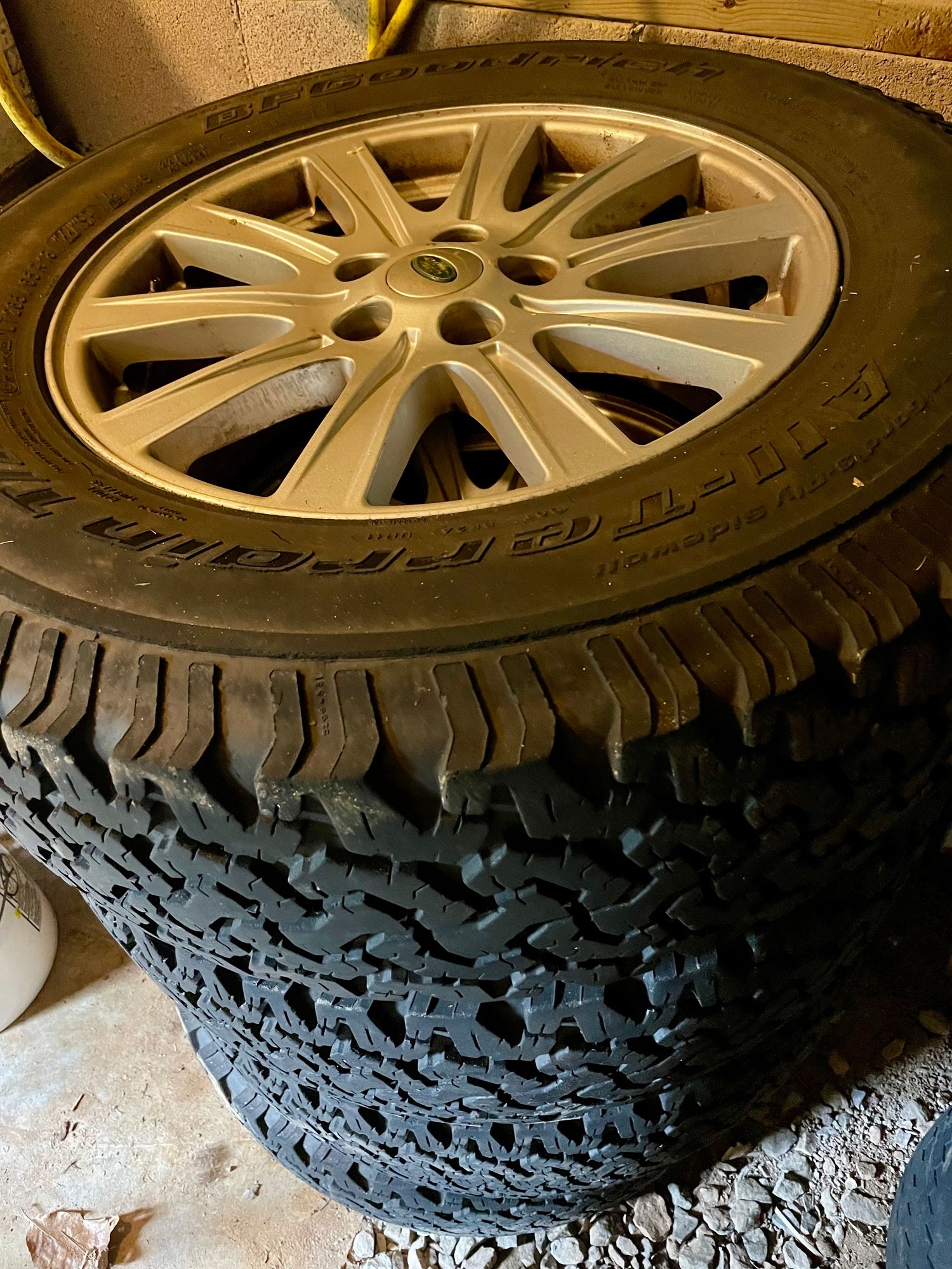 Accessories - Set of allow 18" spoke original Land Rover wheels and BF Goodrich All terrain tires - Used - 2006 to 2010 Land Rover LR3 - Little Rock, AR 72207, United States