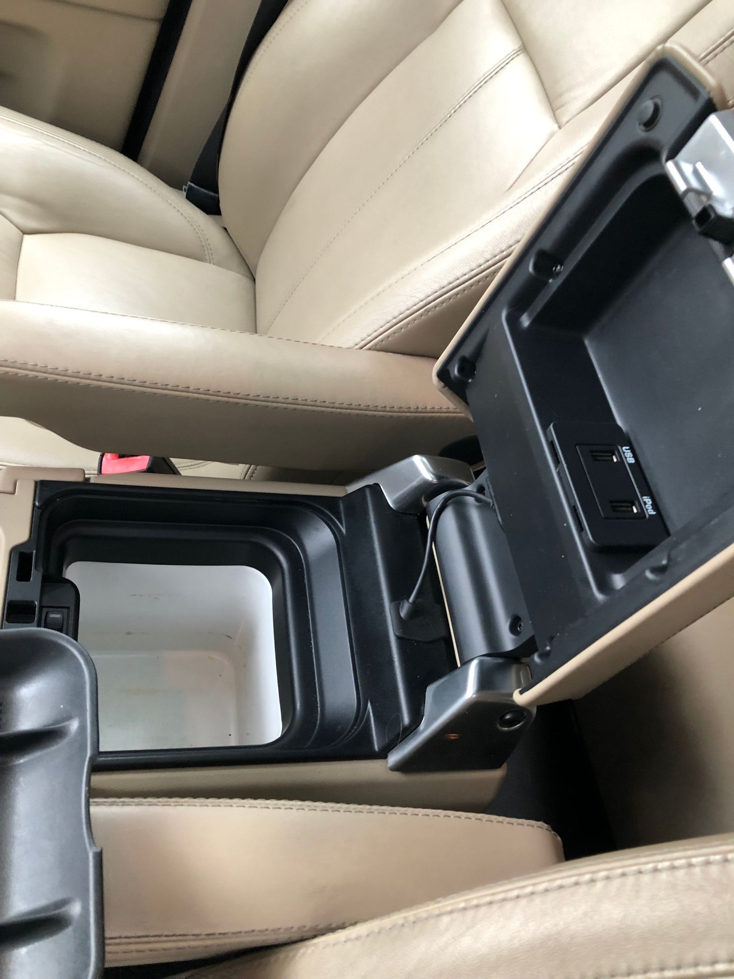 2013 Land Rover LR4 - For Sale - Used - VIN Salak2d40da678084 - 182,000 Miles - 8 cyl - 4WD - Black - Mineral Wells, TX 76067, United States