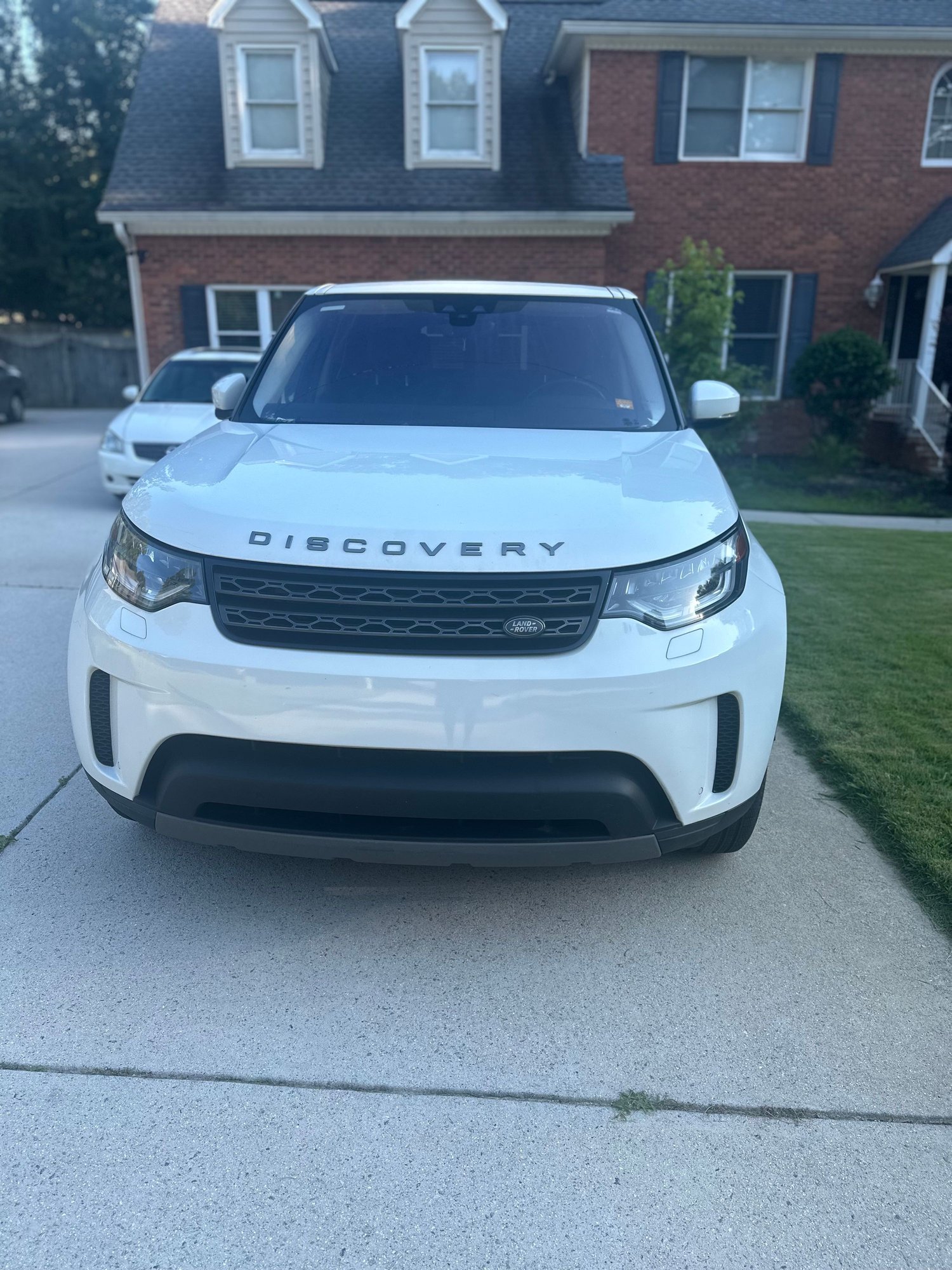 2019 Land Rover Discovery - 2019 Land Rover Discovery for sale - Used - VIN SALRG2RV6KA093982 - 97,000 Miles - 6 cyl - 4WD - Automatic - Truck - White - Powder Springs, GA 30127, United States