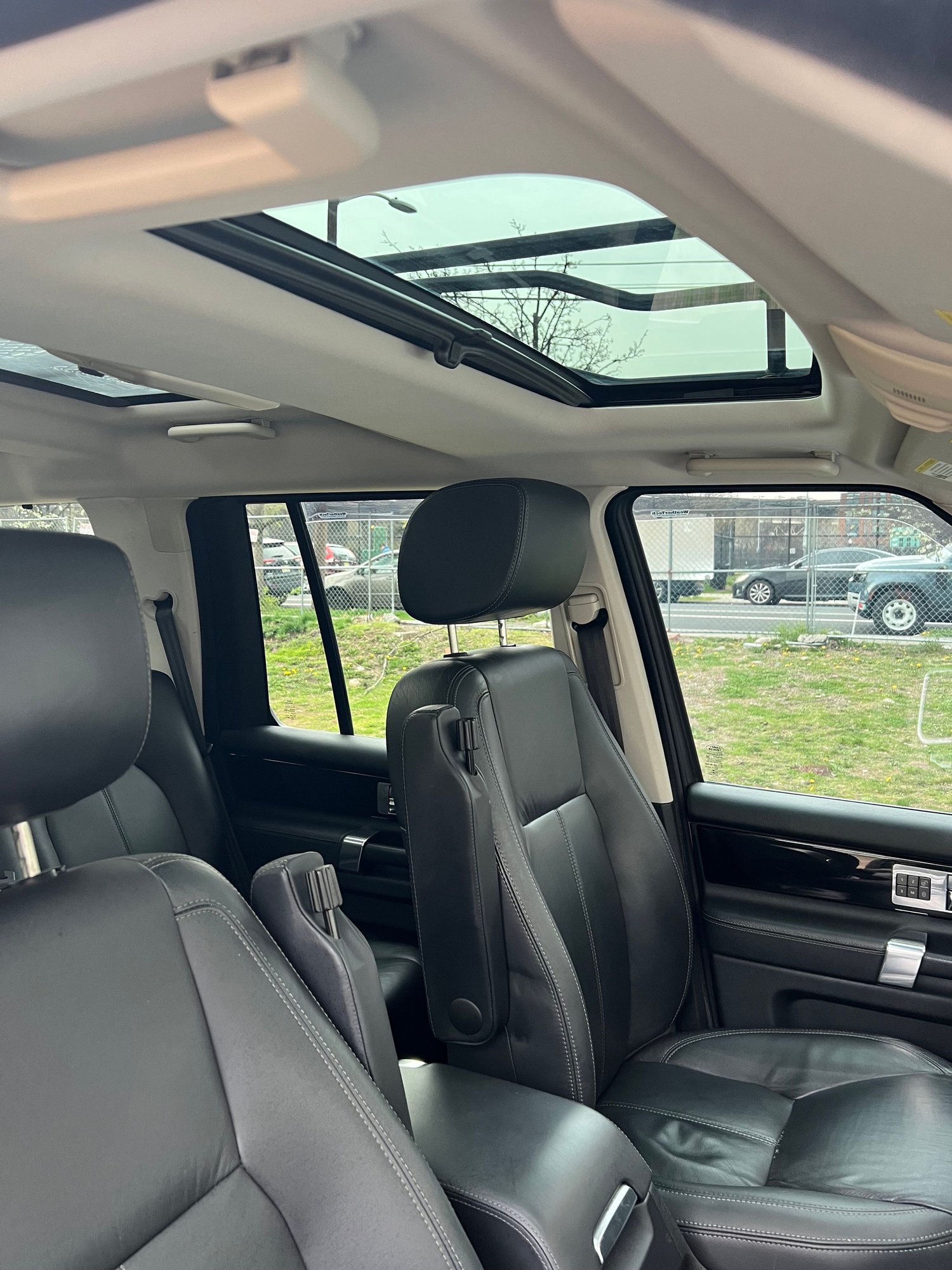 2012 Land Rover LR4 - 2012 Land Rover LR4 HSE - Used - VIN SALAK2D49CA646698 - 83,133 Miles - 8 cyl - AWD - Automatic - White - Jersey City, NJ 07302, United States