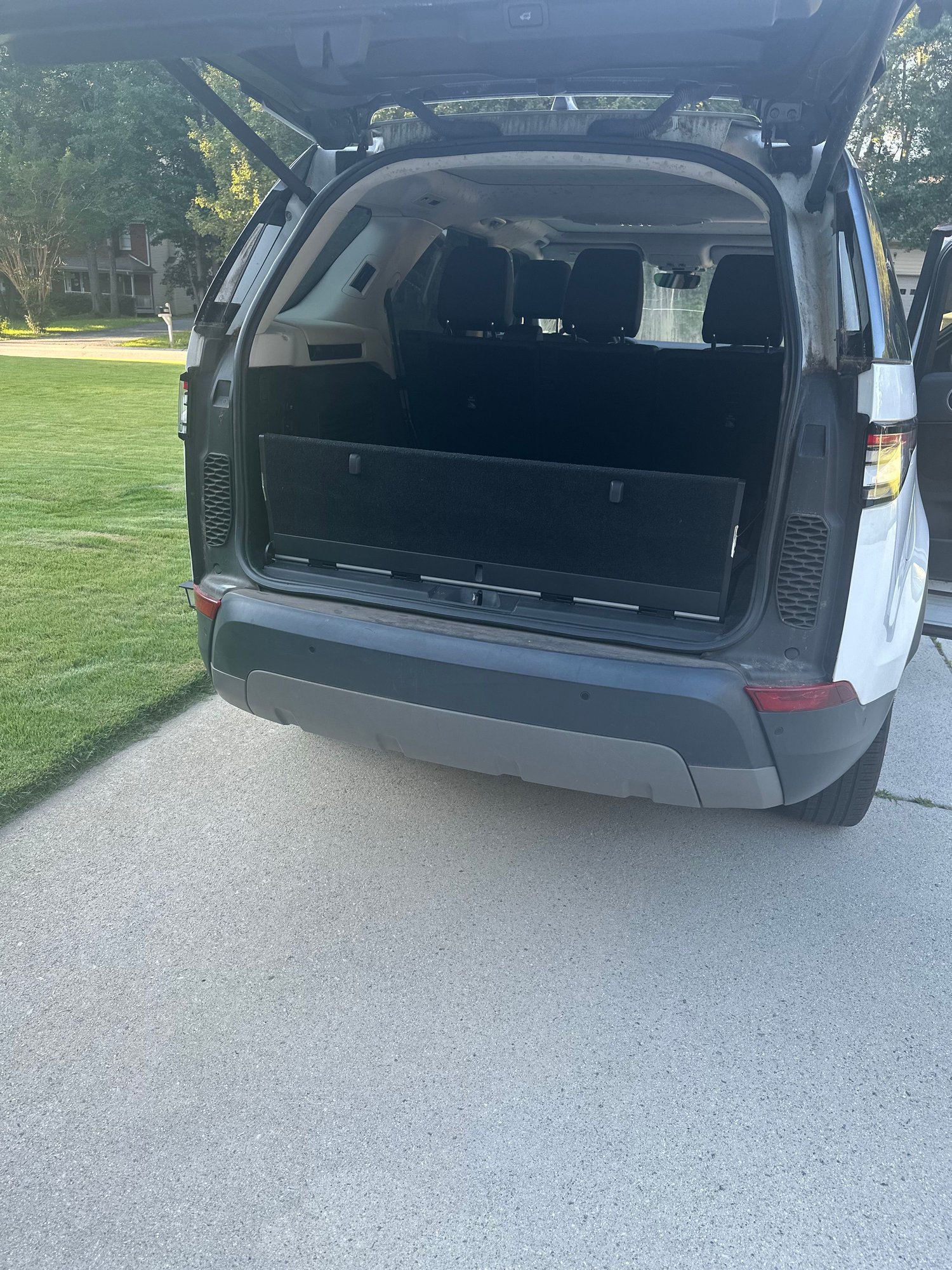 2019 Land Rover Discovery - 2019 Land Rover Discovery for sale - Used - VIN SALRG2RV6KA093982 - 97,000 Miles - 6 cyl - 4WD - Automatic - Truck - White - Powder Springs, GA 30127, United States