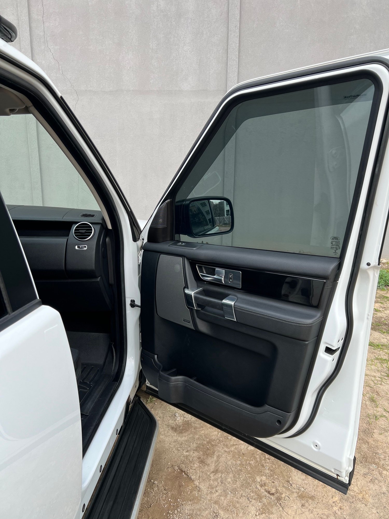 2012 Land Rover LR4 - 2012 Land Rover LR4 HSE - Used - VIN SALAK2D49CA646698 - 83,133 Miles - 8 cyl - AWD - Automatic - White - Jersey City, NJ 07302, United States