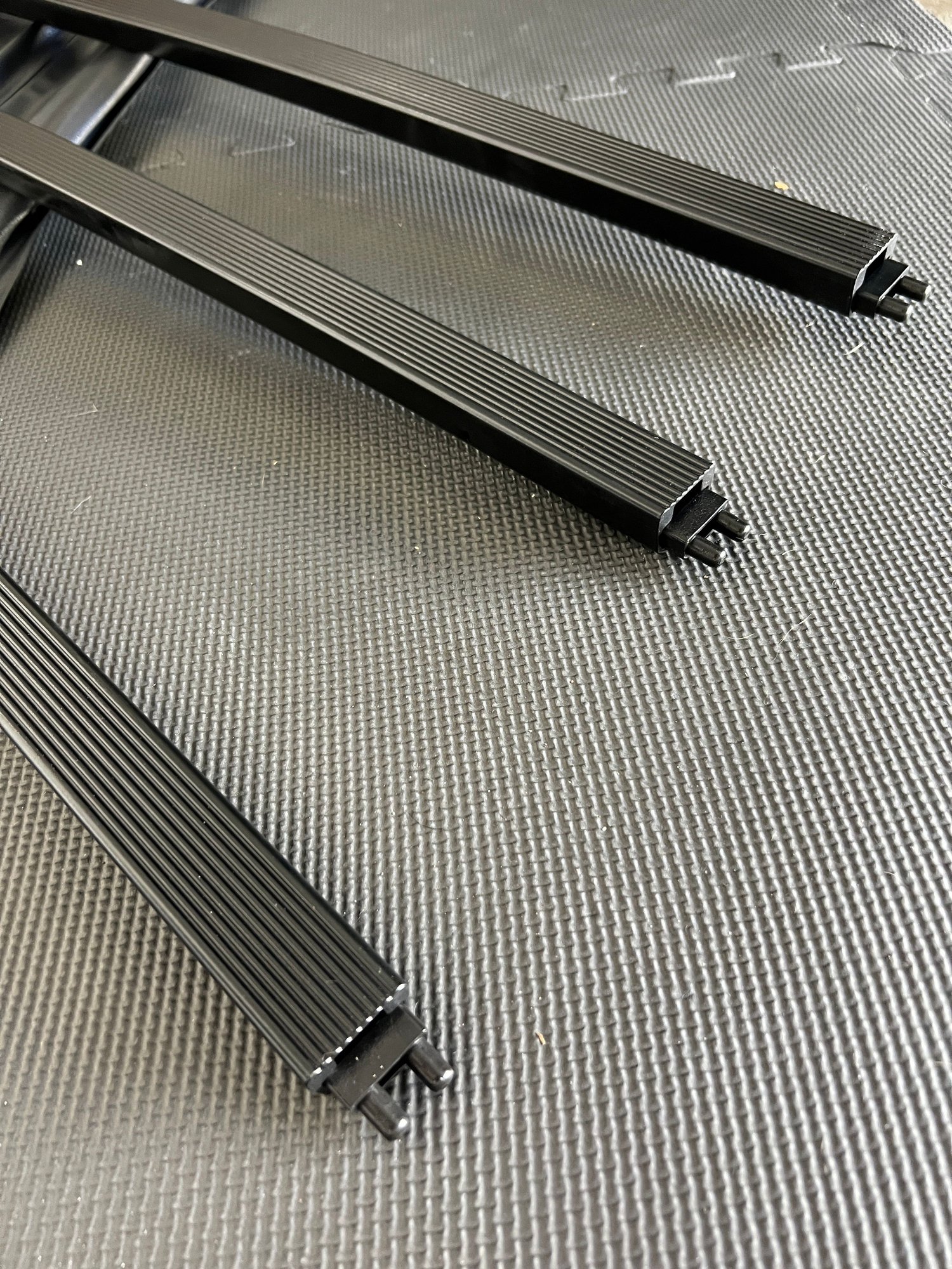Exterior Body Parts - Discovery 1 Factory Cross Bars for Original Roof Rails w/ Pouch - Used - 1994 to 1999 Land Rover Discovery - San Diego, CA 92011, United States
