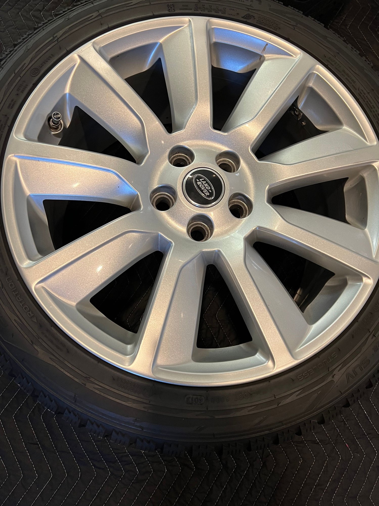 Wheels and Tires/Axles - OEM Land Rover 20" (LR030172) Wheels with Nokian Snow Tires - Fantastic Condition! - Used - 2006 to 2021 Land Rover All Models - New Canaan, CT 06840, United States