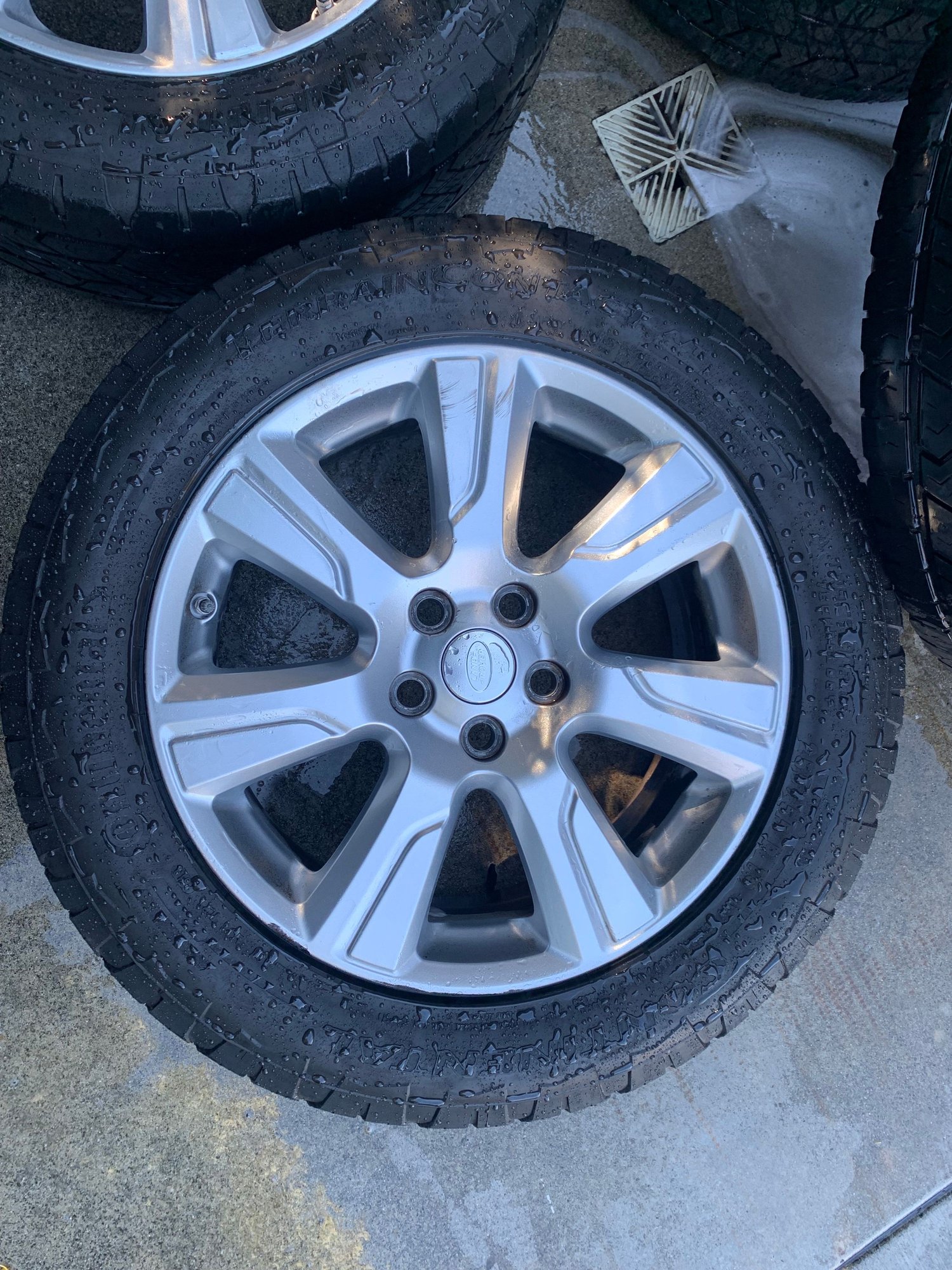 Wheels and Tires/Axles - Land Rover LR4 (2016) OEM Wheels (set of 4) 19x8 w/ Tires, lug nuts and TPS - Used - 2010 to 2016 Land Rover LR4 - Irvine, CA 92618, United States