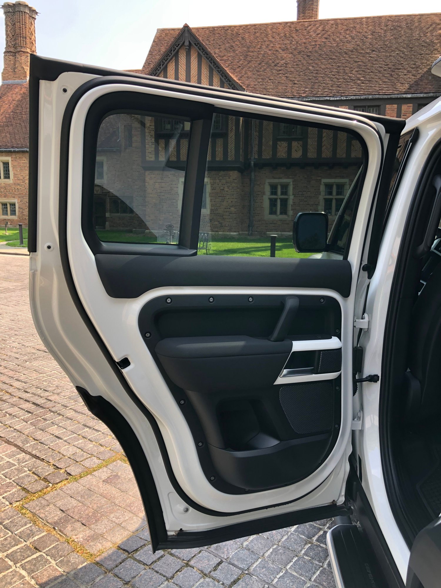 2023 Land Rover Defender - 2023 Land Rover Defender 30th anniversary for sale! - Used - VIN salej7ex3p2113336 - 14,500 Miles - 4 cyl - 4WD - Automatic - SUV - White - Rochester Hills, MI 48309, United States