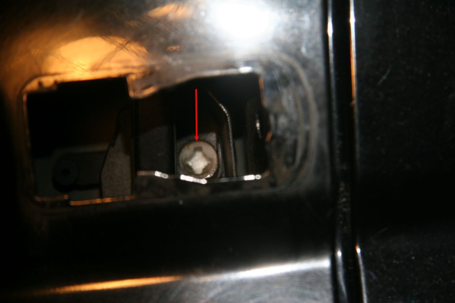 Key just spins in door lock? Here's a DIY fix for 20032004 Disco 2's