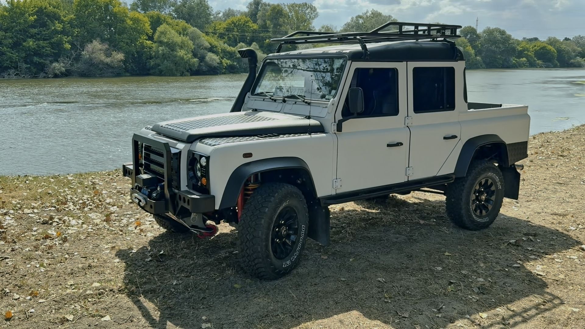1993 Land Rover Defender 110 - LAND ROVER DEFENDER 110 PICK UP CREW CAB TRUCK Fully Restored - Used - VIN SALLDFB585A700856 - 5,000 Miles - 5 cyl - AWD - Manual - Truck - White - Sofia, Bulgaria