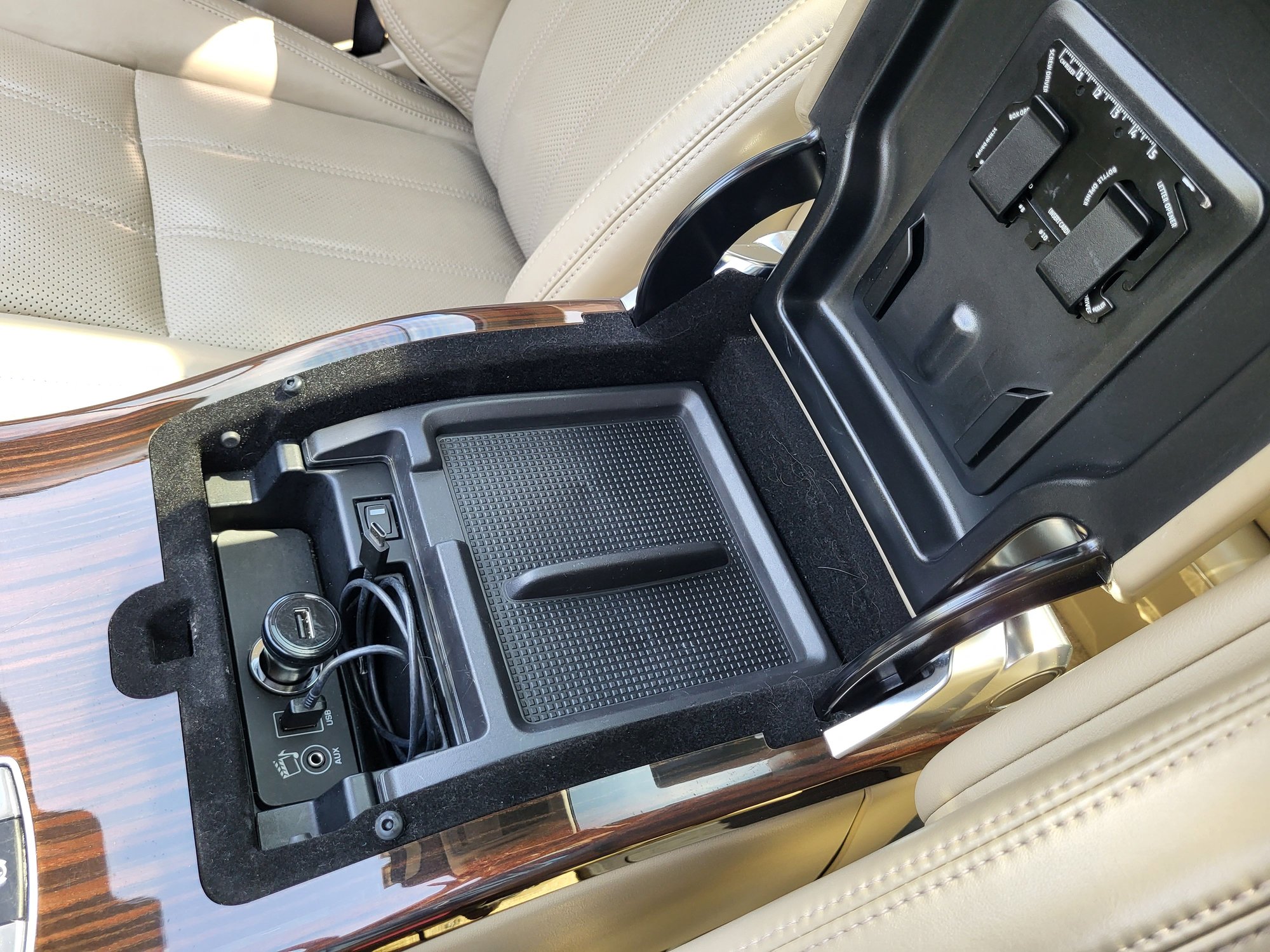 2014 Land Rover Range Rover - 2014 Supercharged with all the options of an Autobiography. - Used - VIN SALGS2EF1EA149934 - 129,000 Miles - 8 cyl - 4WD - Automatic - White - Lawrence, KS 66046, United States