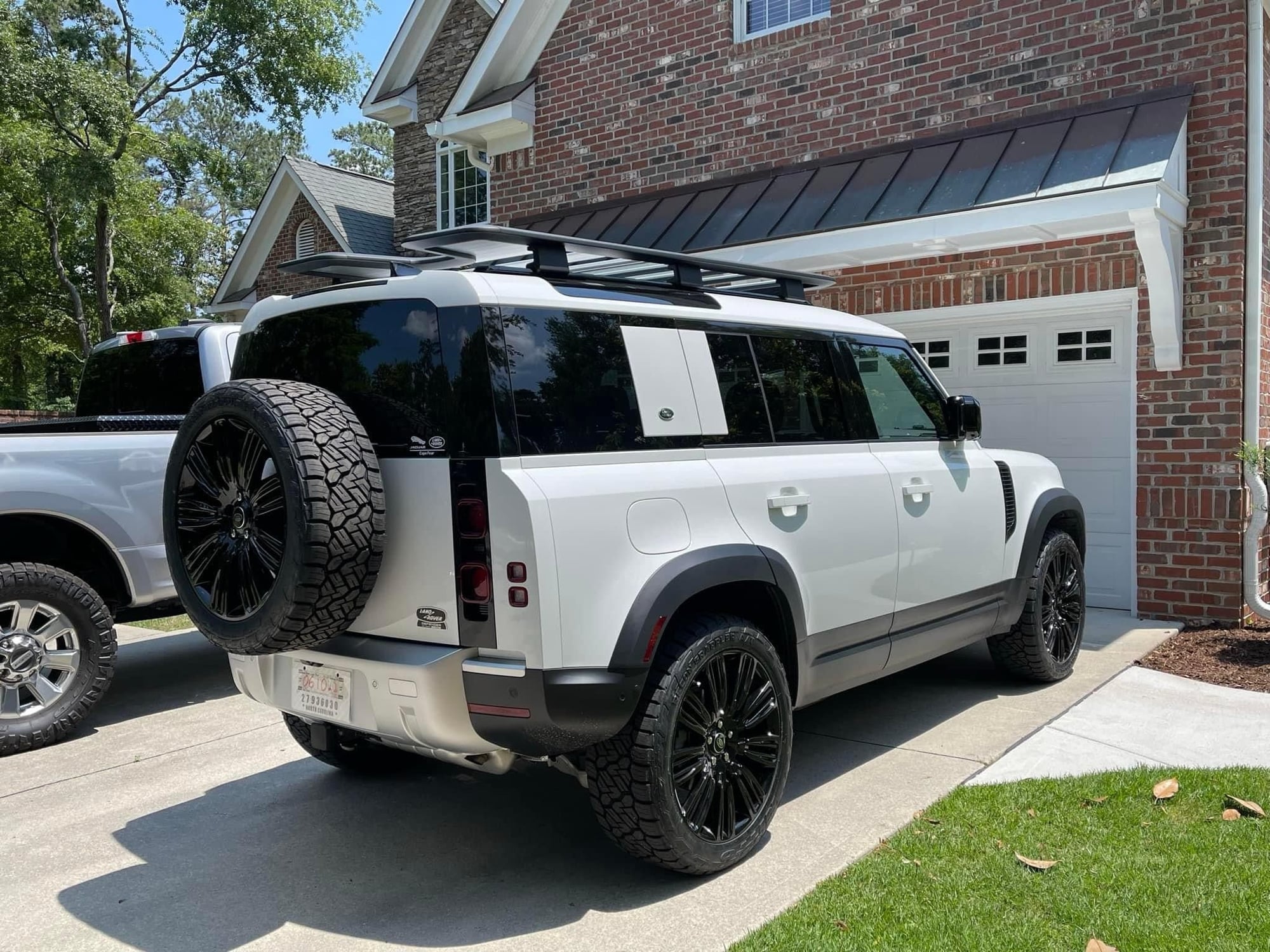 Wheels and Tires/Axles - 5 9012 range rover 22in wheels and Nitto AT Tires - Used - 2019 to 2023 Land Rover Defender - 2005 to 2023 Land Rover Range Rover - 2005 to 2023 Land Rover Range Rover Sport - Wilmington, NC 28403, United States