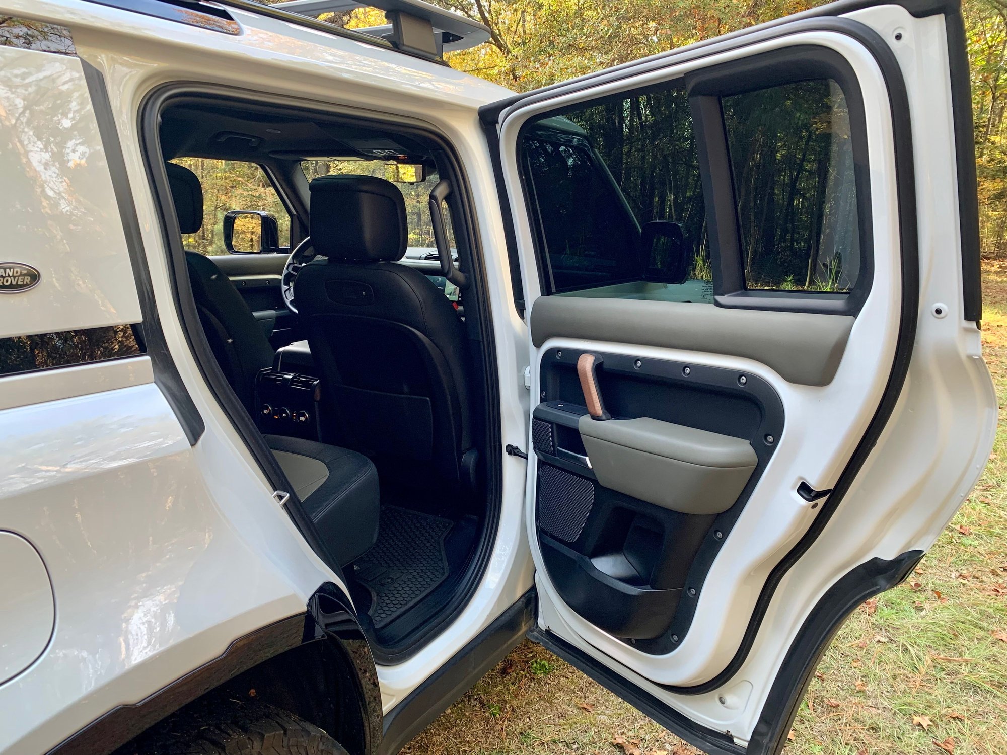 2021 Land Rover Defender - 2021 Defender HSE X-Dynamic - Used - VIN SALE37RU2M2042085 - 48,500 Miles - 6 cyl - AWD - SUV - White - Lexington, SC 29072, United States