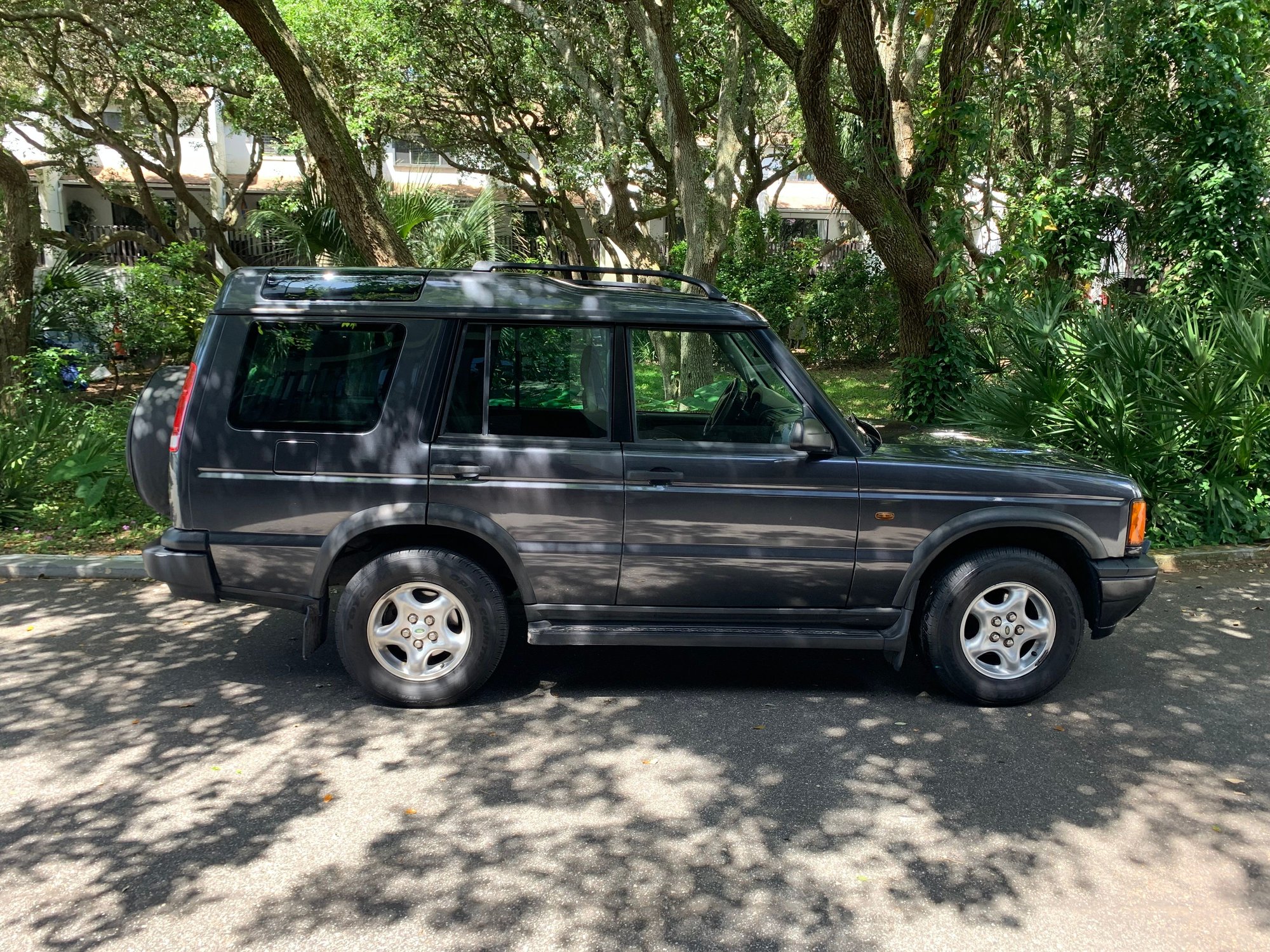 2000 Land Rover Discovery - 2000 Land Rover Discovery II - Used - VIN SALTY1240YAX73790 - 168,332 Miles - 8 cyl - AWD - Automatic - SUV - Gray - Bristol, TN 37620, United States
