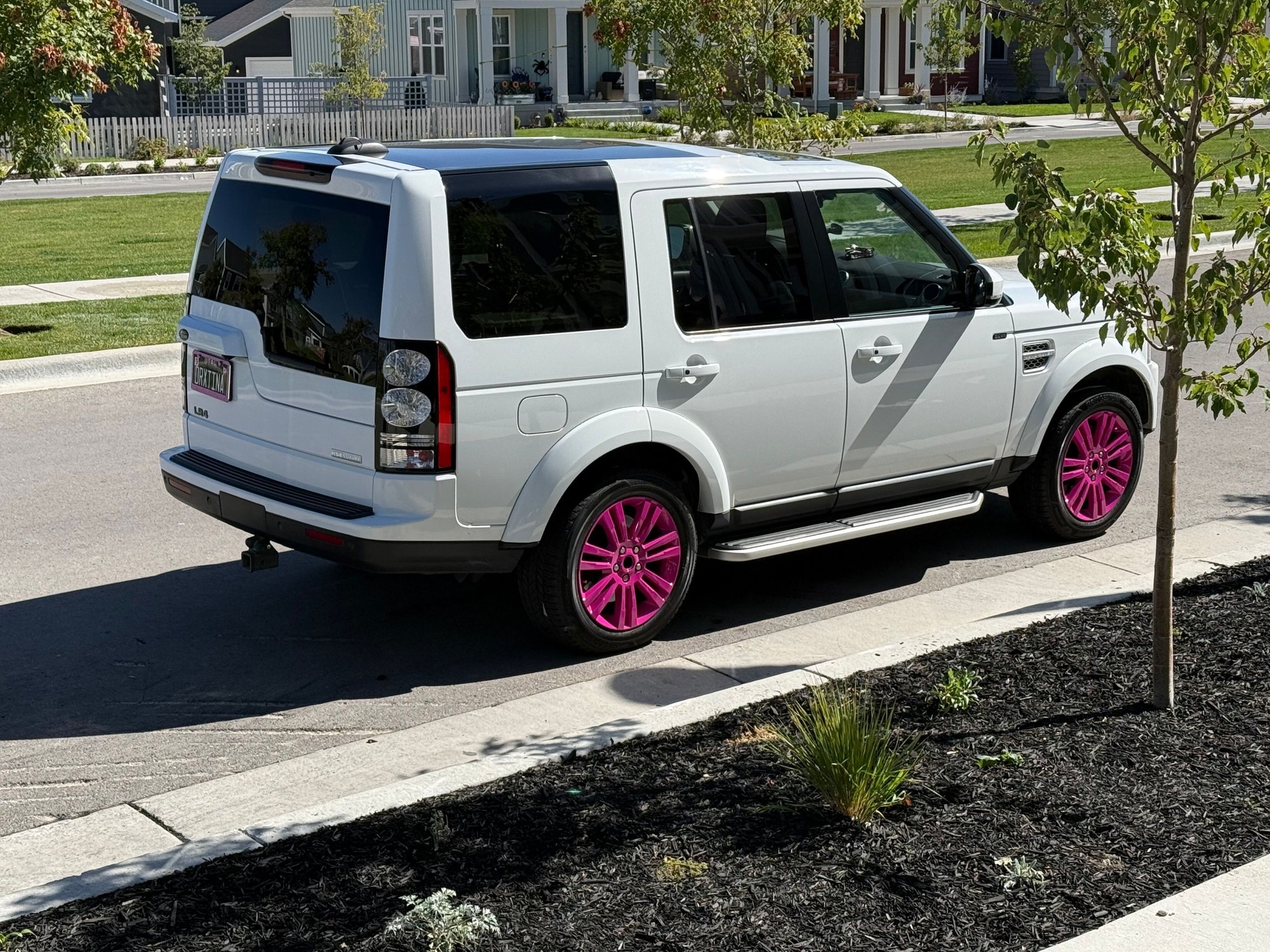 2016 Land Rover LR4 - 2016 LR4 HSE Lux: White with pink wheels, 86k miles. Needs new engine. - Used - VIN SALAK2V6XGA794784 - 86,000 Miles - SUV - White - South Jordan, UT 84009, United States