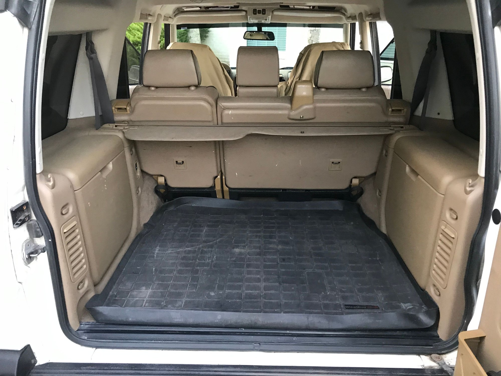 2002 Land Rover Discovery - Running Strong & Cool!!!! 2002 Discovery SE II Best Offer - Used - VIN SALTY12412A742781 - 248,774 Miles - 8 cyl - AWD - Automatic - SUV - White - Houston, TX 77496, United States