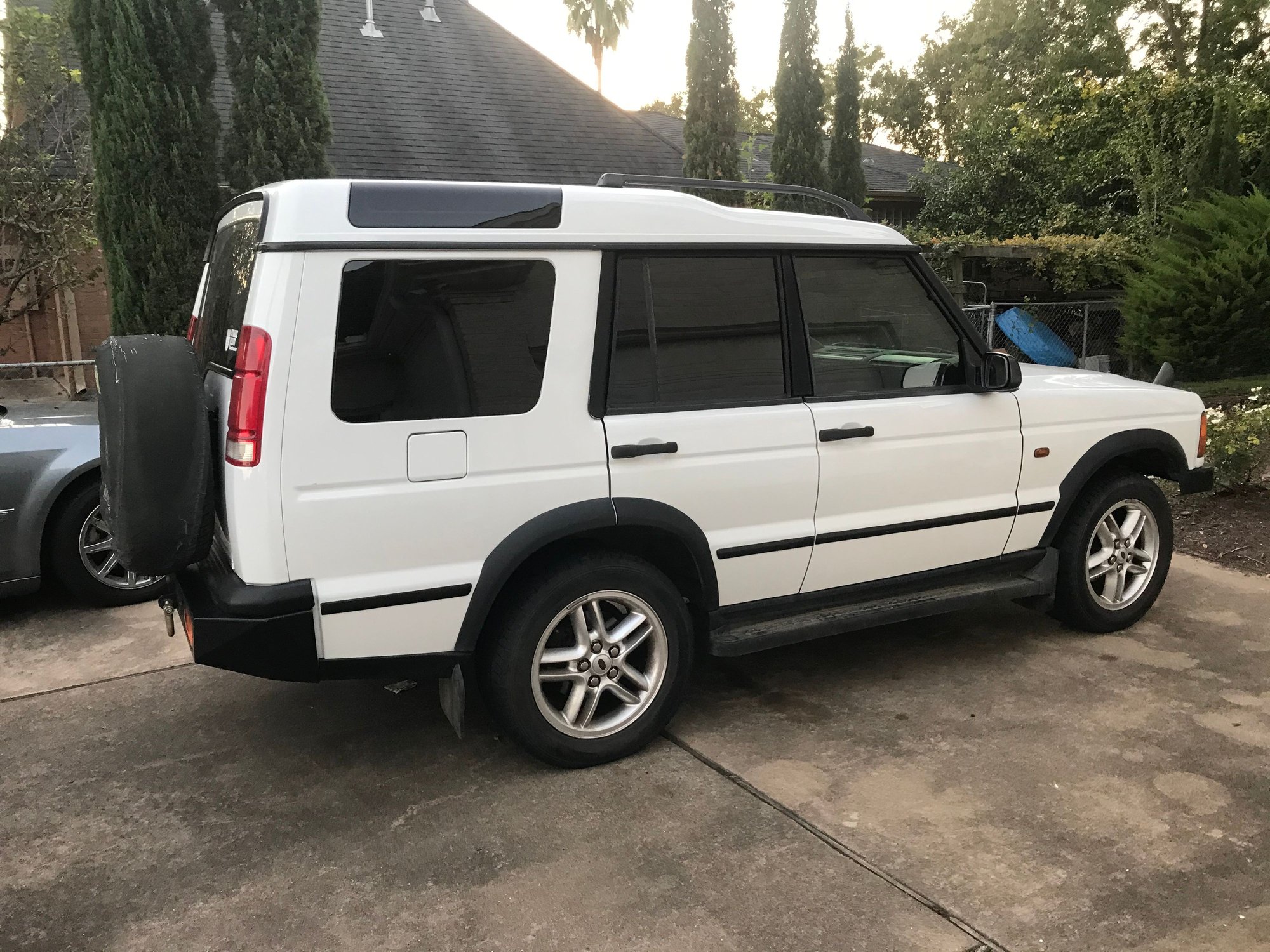 2002 Land Rover Discovery - Running Strong & Cool!!!! 2002 Discovery SE II Best Offer - Used - VIN SALTY12412A742781 - 248,774 Miles - 8 cyl - AWD - Automatic - SUV - White - Houston, TX 77496, United States