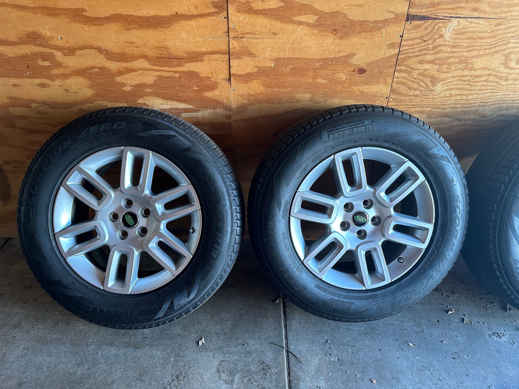 Wheels and Tires/Axles - OEM 19" Wheels and Tires Land Rover Defender 110 \ 90 - Set of 4 - Used - 2020 to 2024 Land Rover Defender - 2020 to 2024 Land Rover Defender 110 - 2020 to 2024 Land Rover Defender 90 - Los Angeles, CA 90036, United States